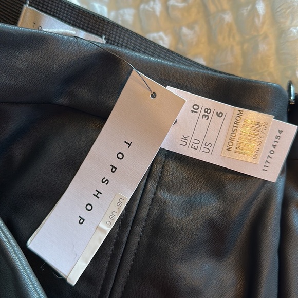 TOPSHOP Black Faux Leather Flare Pants Zipper Retro Goth Women’s Size 6 NEW - Picture 10 of 13